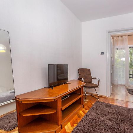 Stunning Apartment In Malinska With Kitchen Eksteriør bilde