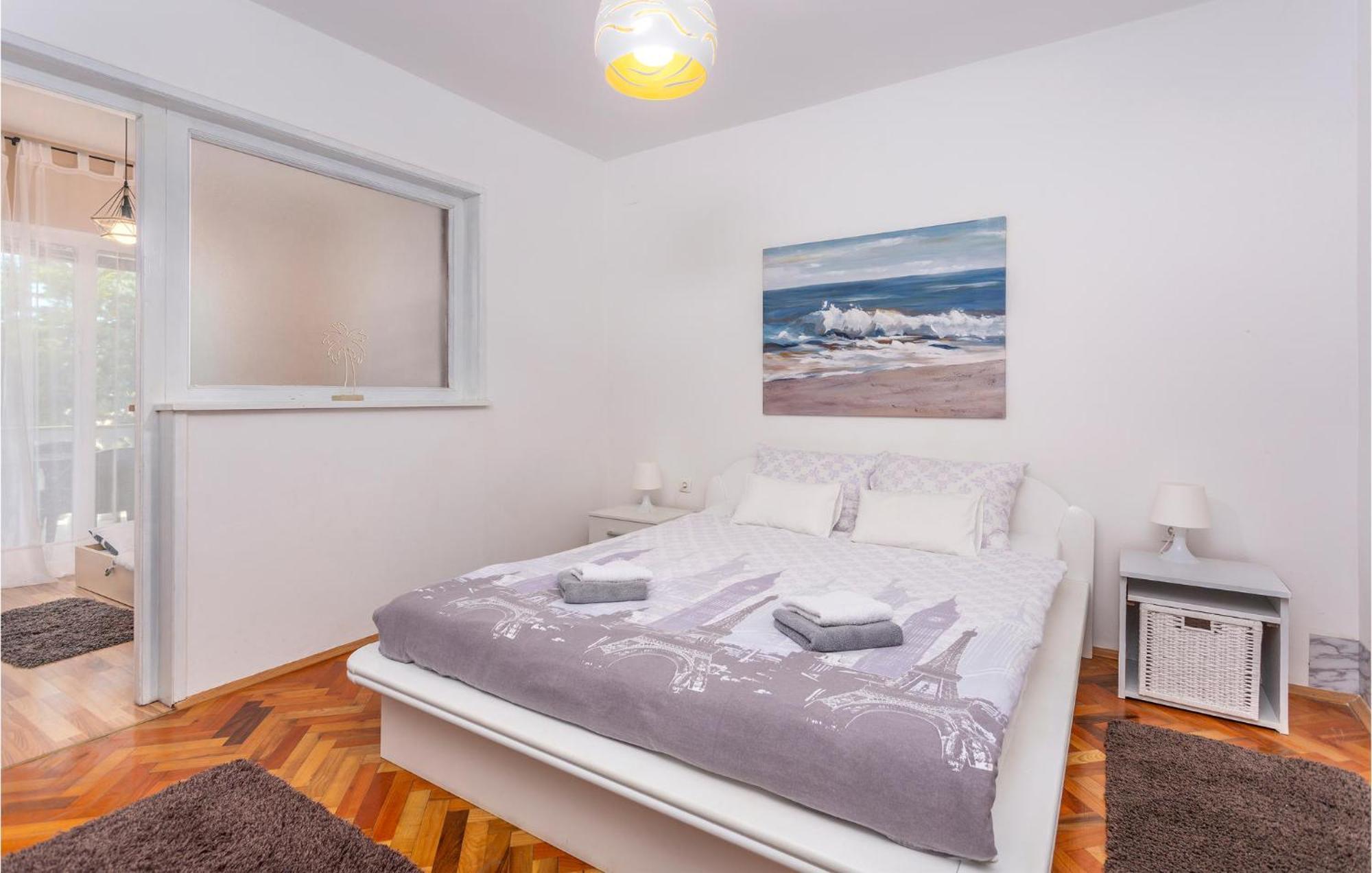 Stunning Apartment In Malinska With Kitchen Eksteriør bilde