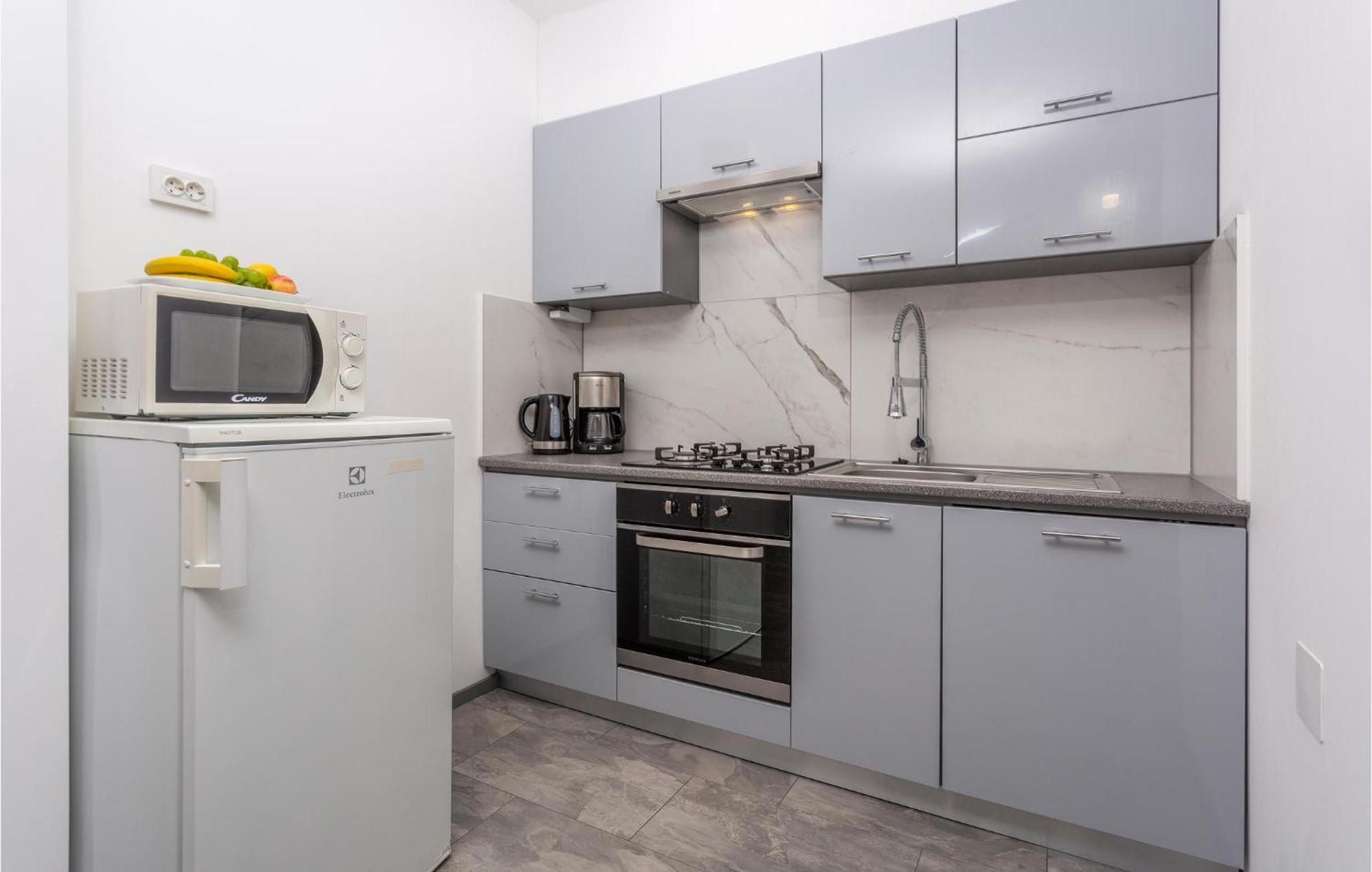 Stunning Apartment In Malinska With Kitchen Eksteriør bilde