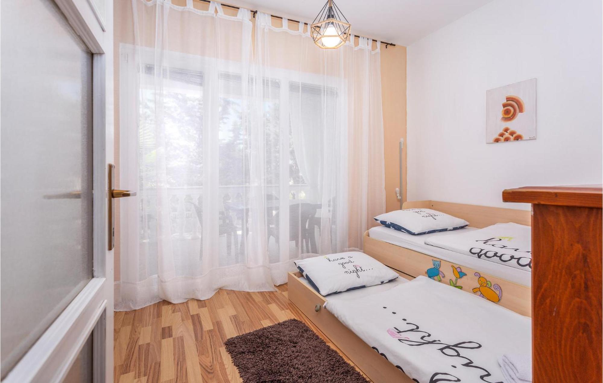 Stunning Apartment In Malinska With Kitchen Eksteriør bilde