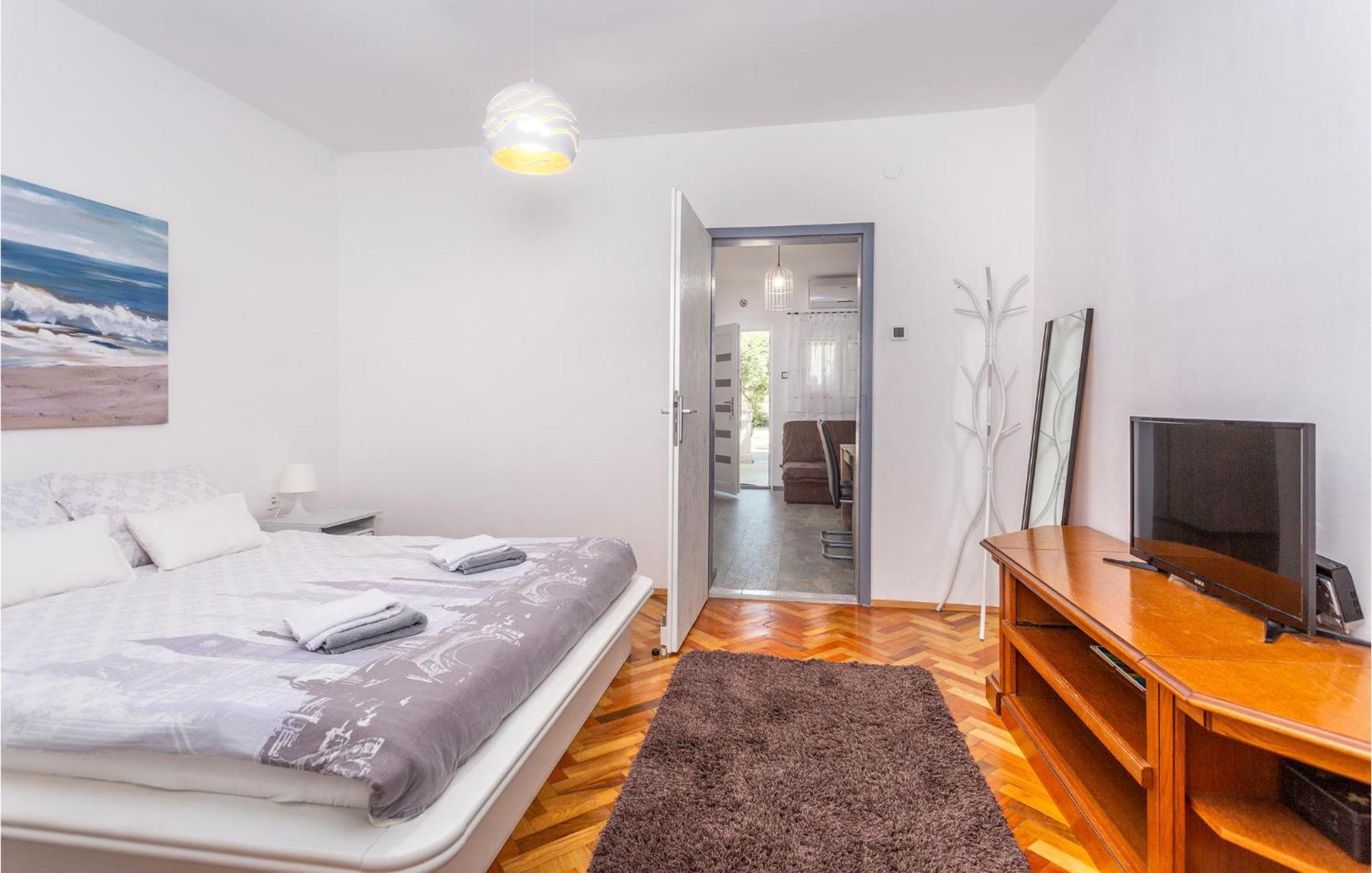 Stunning Apartment In Malinska With Kitchen Eksteriør bilde